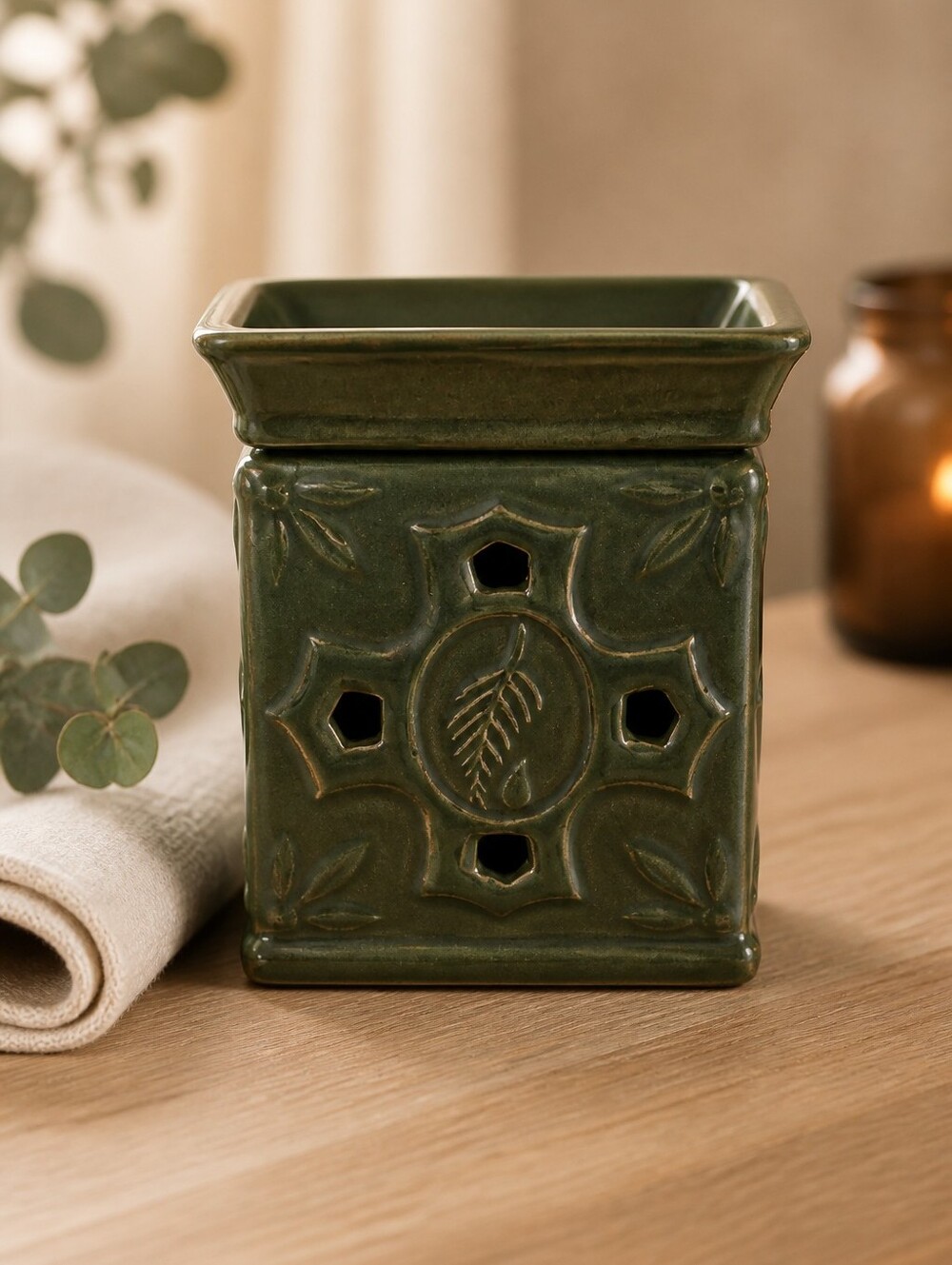 Elegant Green Ceramic Leaf Design Accent